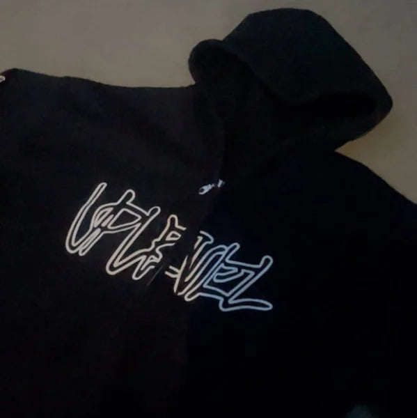 Outline Zip Up - Black