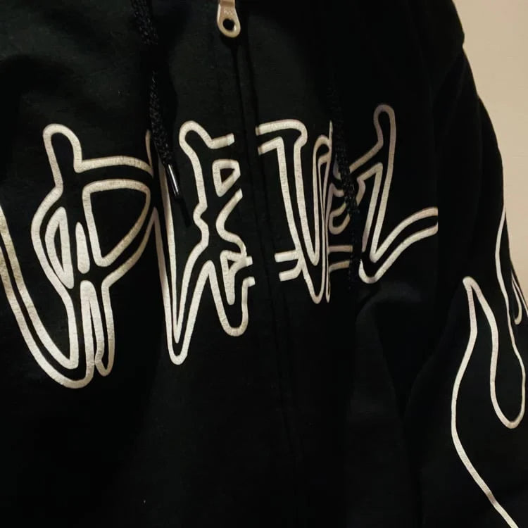 Outline Zip Up - Black